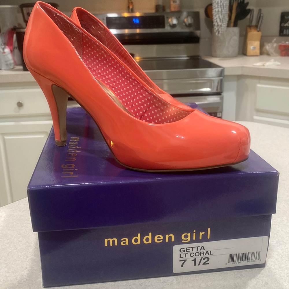 Madden Girl Size 7.5 Coral Heels